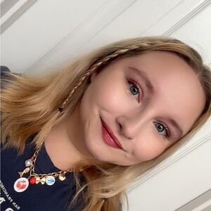 Meet your Posher, Madelyn